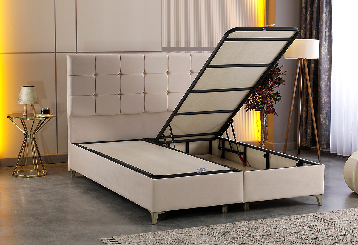 Απεικονίζεται το κρεβάτι χωρίς στρώμα, ώστε να φαίνεται ο αποθηκευτικός χώρος.